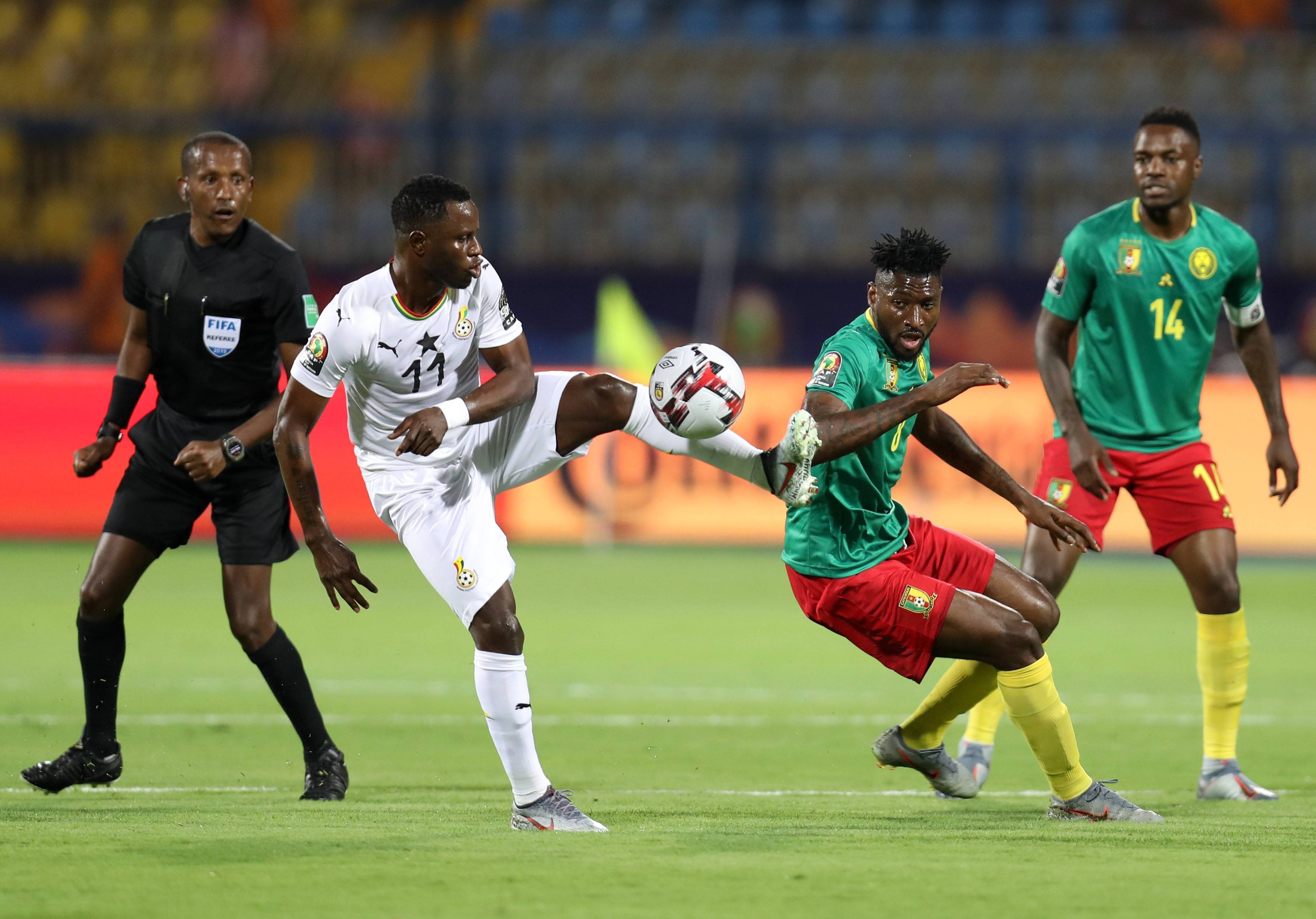 C7娱乐入口-精彩的足球比赛吸引了全球观众的目光(精彩的足球赛吸引了无数的亿万观众修改病句)