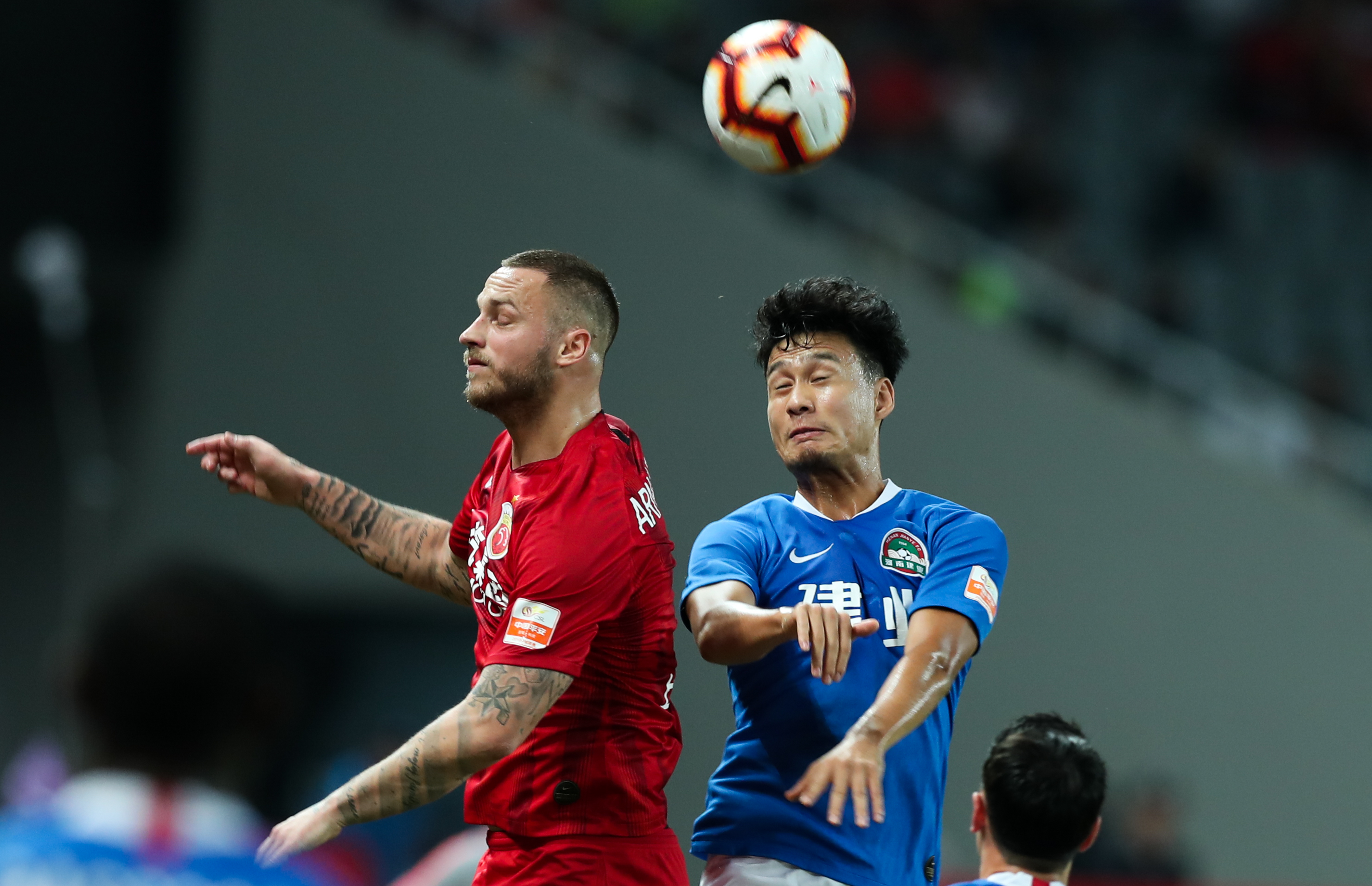 上港客场大胜建业，继续保持不败表现(上海上港新建主场)