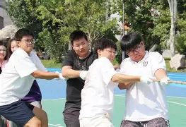 这场球赛的胜败关键是队员们的齐心协力